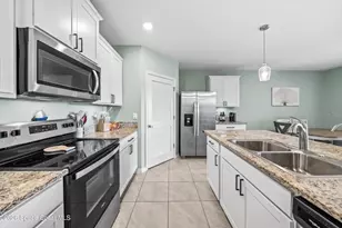 1401 McFarland Dr, Melbourne, FL 32904 - Photo 9