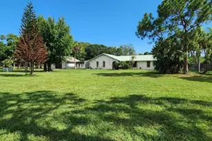 6870 Crepe Myrtle Dr, Grant-Valkaria, FL 32949 - Photo 3