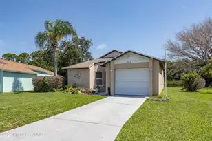 367 Cypress Point Dr, Melbourne, FL 32940 - Photo 3