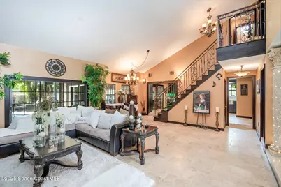 562 Lake Ashley Circle, Melbourne, FL 32904 - Photo 5
