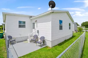 859 Laurel Cir, Barefoot Bay, FL 32976 - Photo 27