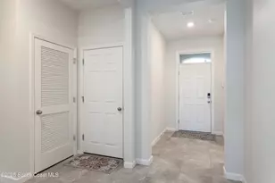 527 Old Country Rd S E, Palm Bay, FL 32909 - Photo 7