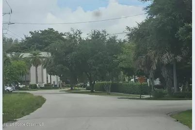 4167 Crystal Lake Drive, Deerfield Beach, FL 33442 - Photo 5