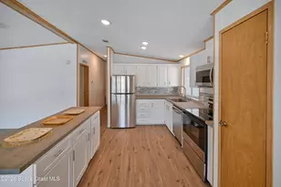451 E Egret Cir, Barefoot Bay, FL 32976 - Photo 11