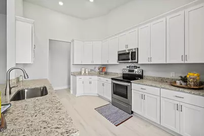 551 Borraclough Avenue NW, Palm Bay, FL 32907 - Photo 9