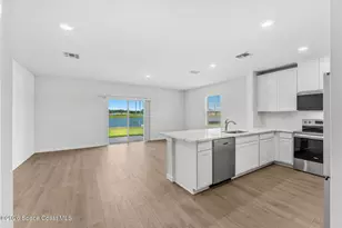 9732 Venetian Sq, Vero Beach, FL 32966 - Photo 11
