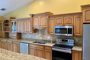 596 Lake Ashley Cir, Melbourne, FL 32904 - Photo 9