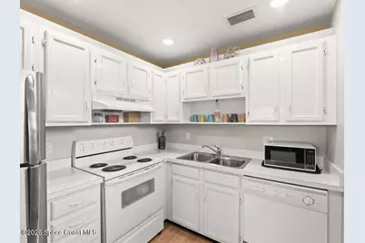 32 Pine Arbor Lane #205, Vero Beach, FL 32962 - Photo 19