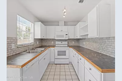 1263 37th Avenue SW, Vero Beach, FL 32968 - Photo 3