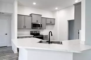 675 Kempten St NW, Palm Bay, FL 32907 - Photo 5