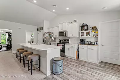 556 Trumpet Street SW, Palm Bay, FL 32908 - Photo 3