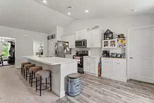 556 Trumpet St SW, Palm Bay, FL 32908 - Photo 3