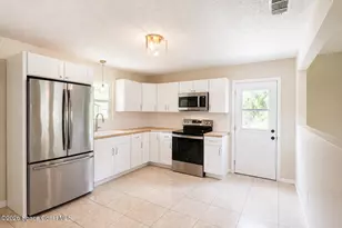 1076 Ivanhoe St NW, Palm Bay, FL 32907 - Photo 9