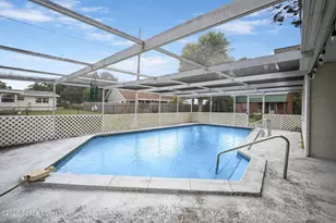 2414 Greenway Dr, Melbourne, FL 32901 - Photo 17
