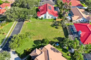 565 Newport Dr, Indialantic, FL 32903 - Photo 1