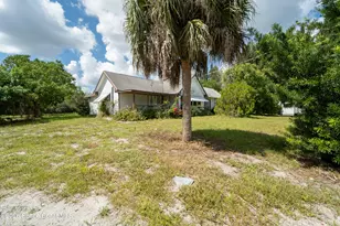 6715 Whispering Pines Ln, Grant-Valkaria, FL 32949 - Photo 17