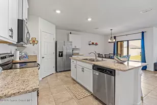 637 Old Country Rd S E, Palm Bay, FL 32909 - Photo 11