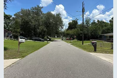 4223 E Sandalwood Circle S, Tampa, FL 33617 - Photo 5