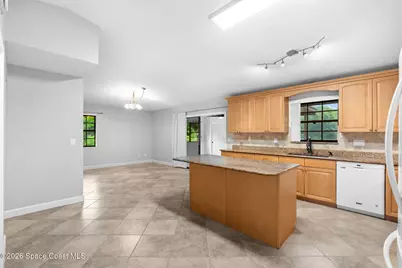 735 Pineda Avenue NE, Palm Bay, FL 32907 - Photo 9