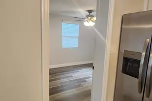 6731 Hibiscus Ave S, Saint Petersburg, FL 33705 - Photo 17