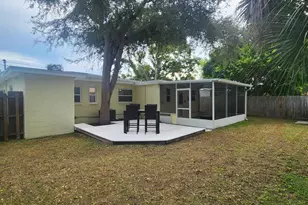 6731 Hibiscus Ave S, Saint Petersburg, FL 33705 - Photo 25