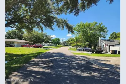 2741 Lakeview Drive, Fort Myers, FL 33905 - Photo 5
