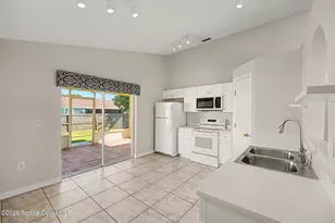2824 Maderia Cir, Melbourne, FL 32935 - Photo 3