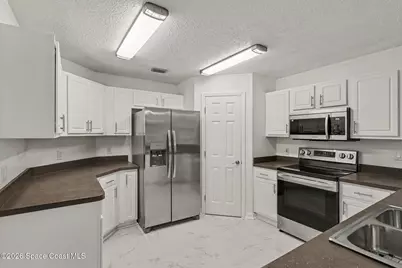 301 Bougainvillea Street NW, Palm Bay, FL 32907 - Photo 9