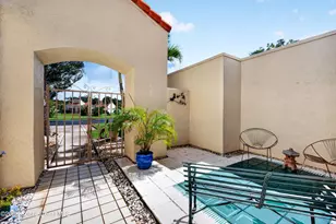 734 Pine Island Dr, Melbourne, FL 32940 - Photo 3