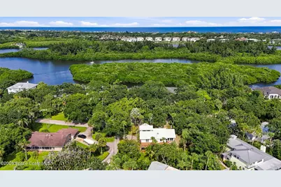 385 Live Oak Drive, Vero Beach, FL 32963 - Photo 11