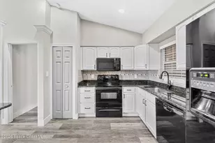 697 Hamm St NW, Palm Bay, FL 32907 - Photo 5