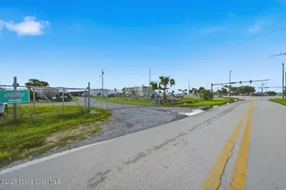 1872 E Merritt Island Causeway, Merritt Island, FL 32952 - Photo 25