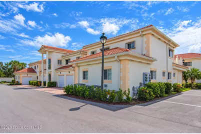 520 7th Square #202, Vero Beach, FL 32962 - Photo 1
