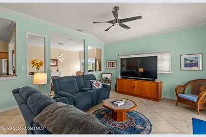 520 7th Square #202, Vero Beach, FL 32962 - Photo 5