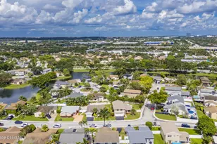 561 Auburn Way, Davie, FL 33325 - Photo 55