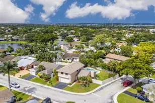 561 Auburn Way, Davie, FL 33325 - Photo 53
