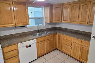 2216 Lakeview Dr, Melbourne, FL 32935 - Photo 9