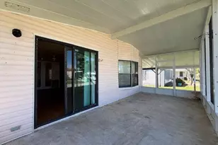 945 Jacaranda Dr, Sebastian, FL 32976 - Photo 5