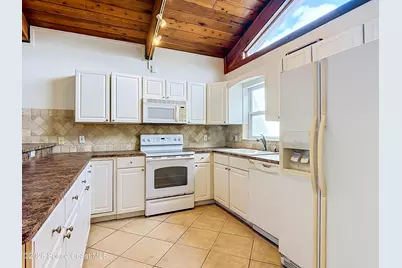 109 Coral Way E #Unit D, Indialantic, FL 32903 - Photo 3