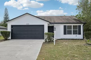 1055 9th Square, Vero Beach, FL 32960 - Photo 1