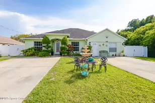 418 SE Essex Dr, Port Saint Lucie, FL 34984 - Photo 1