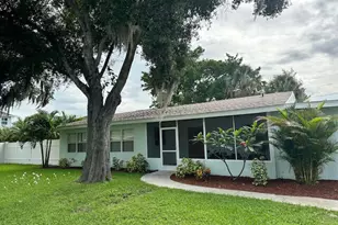 2103 Greenway Dr, Melbourne, FL 32901 - Photo 1