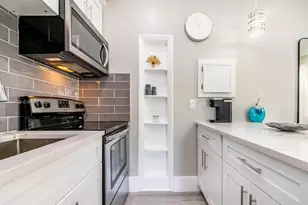 726 8th St, Miami Beach, FL 33139 - Photo 1