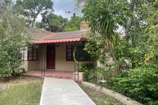 472 Magnolia Ave, Melbourne, FL 32935 - Photo 1