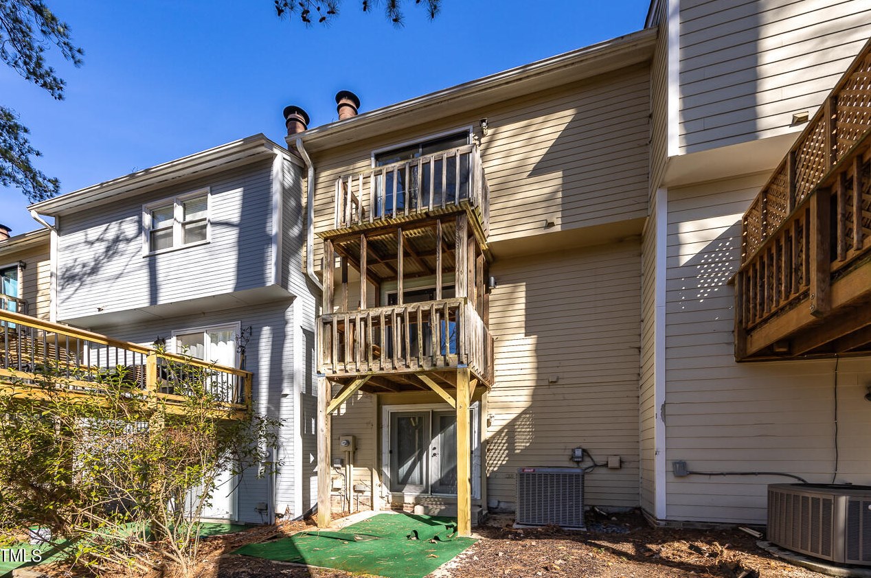 5919 Dixon Dr, Raleigh NC  27609-3639 exterior