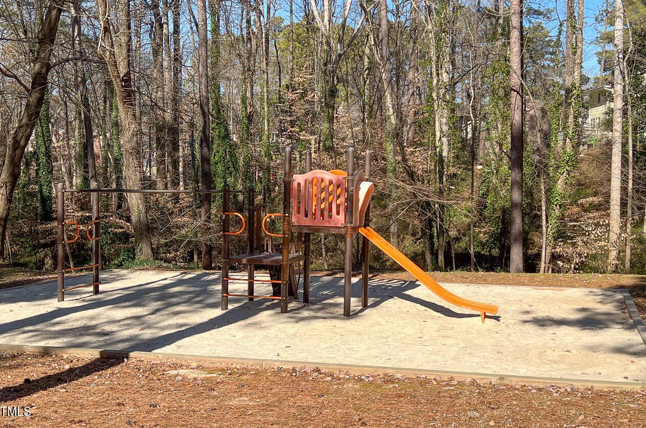 5919 Dixon Dr, Raleigh NC  27609-3639 exterior