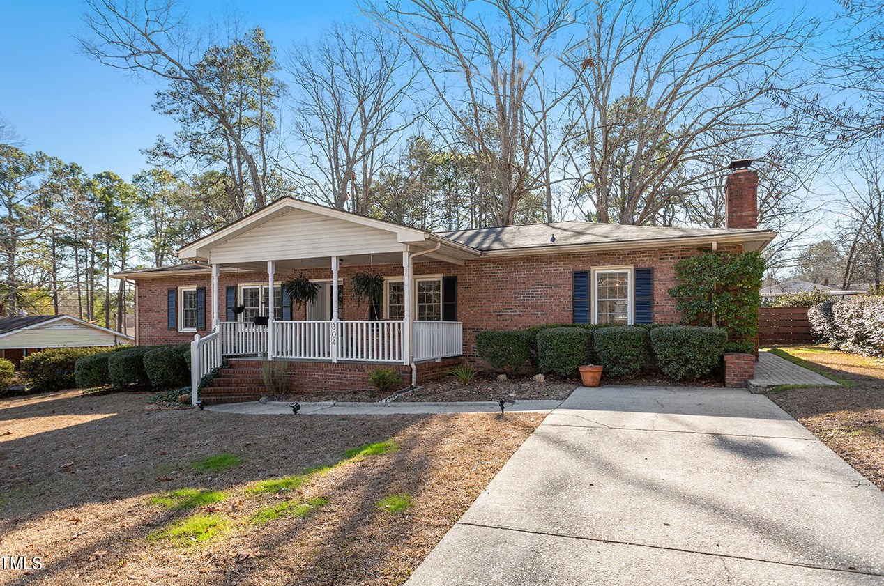 304 Glenola St, Fayetteville NC  28311-3262 exterior