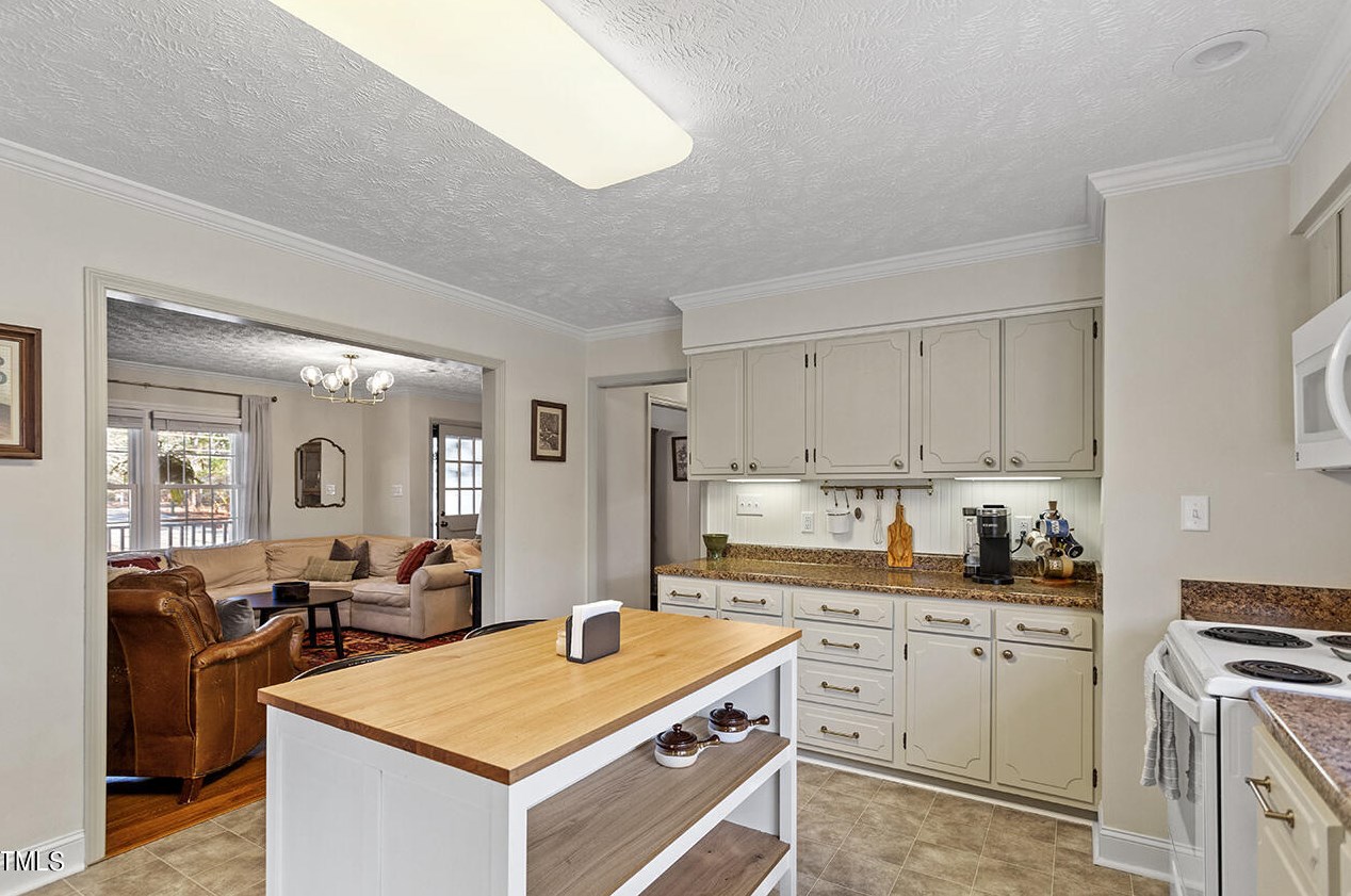 304 Glenola St, Fayetteville NC  28311-3262 exterior