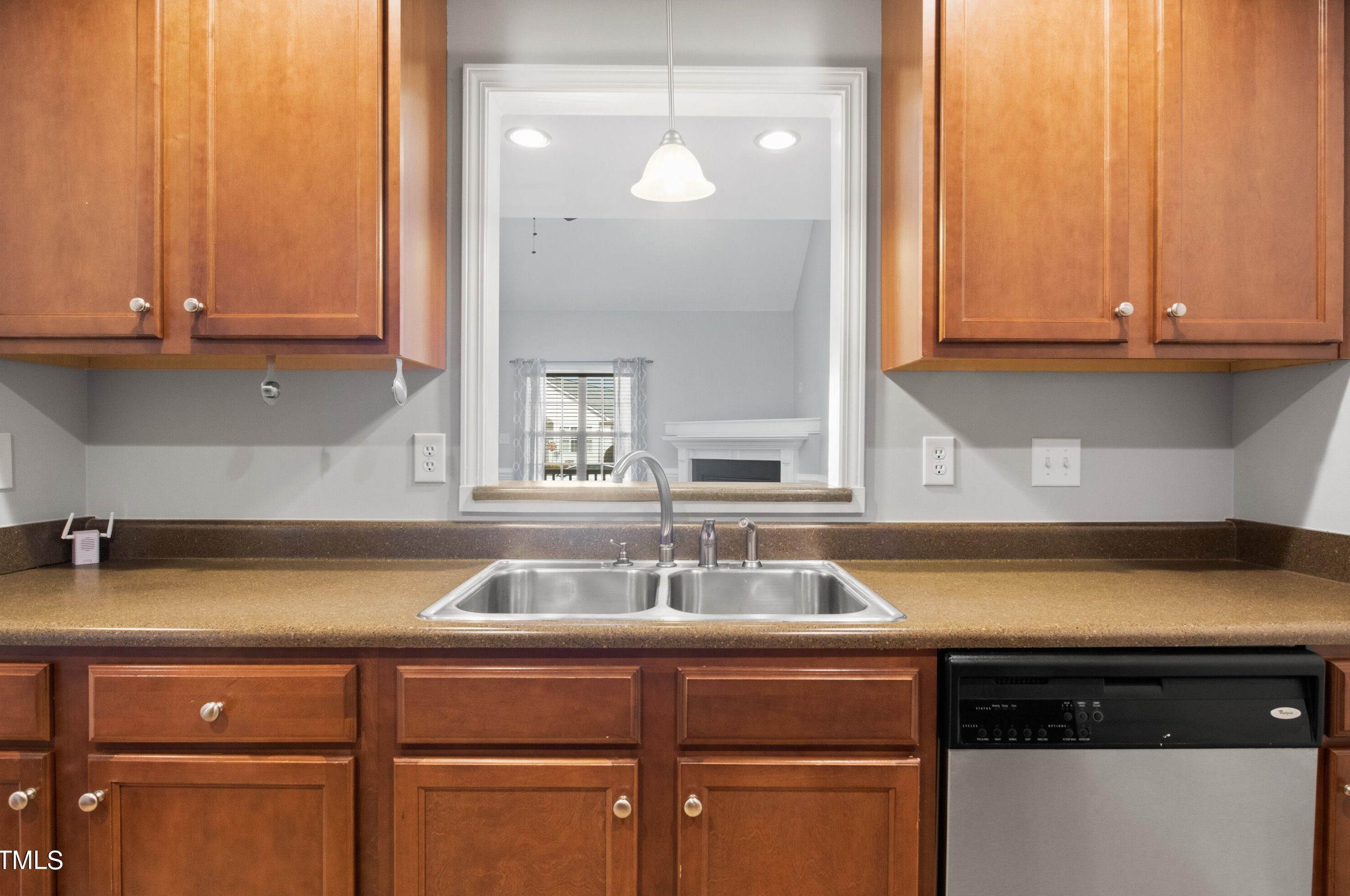 13 Moss Crk Dr, Clayton NC 27520-6925 exterior