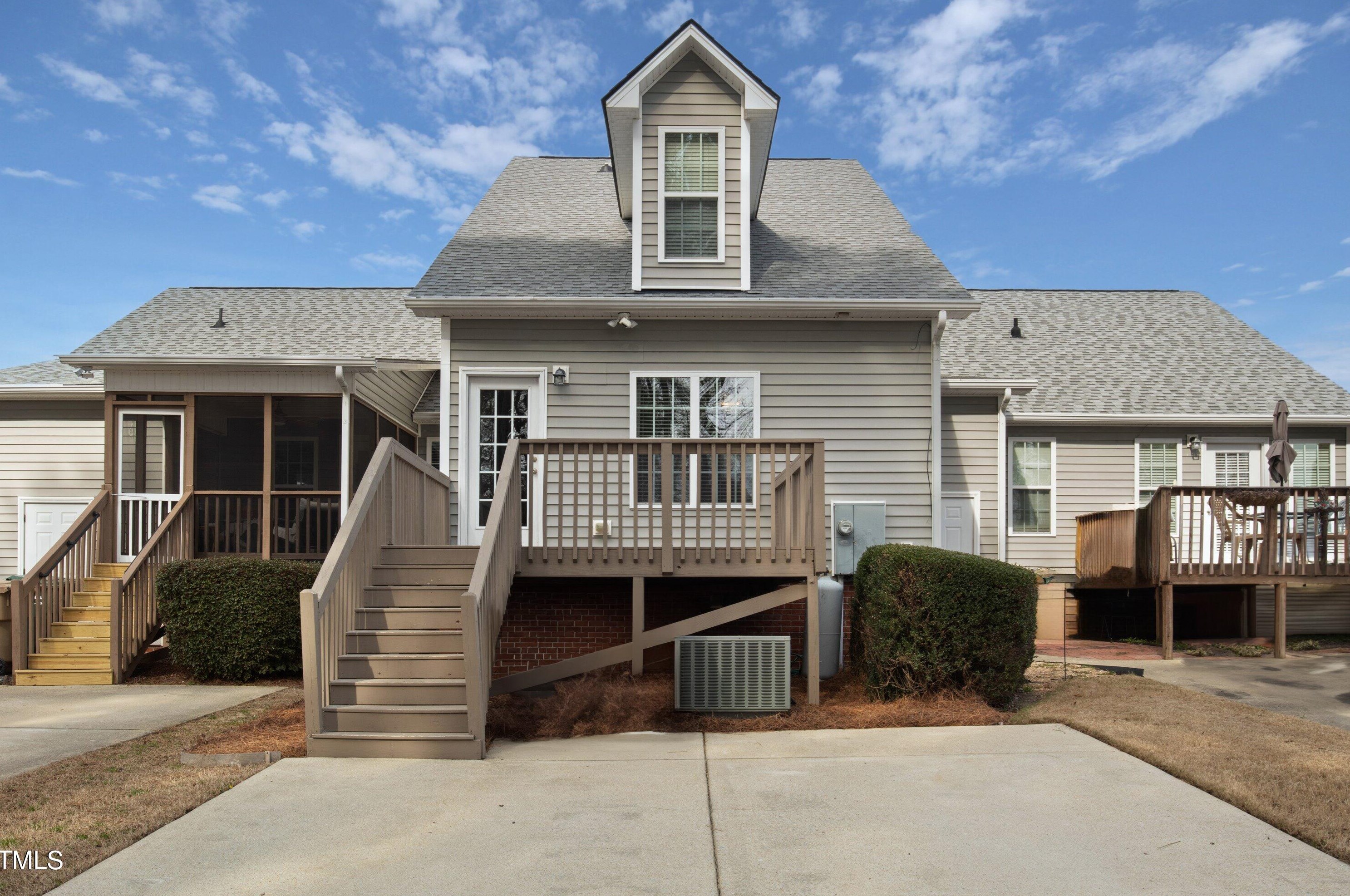 13 Moss Crk Dr, Clayton NC 27520-6925 exterior